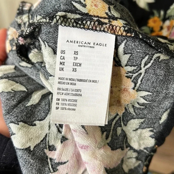 American Eagle Floral Tie Front and Botton Sleeve Boho Top Blouse Size XS - Picture 5 of 6